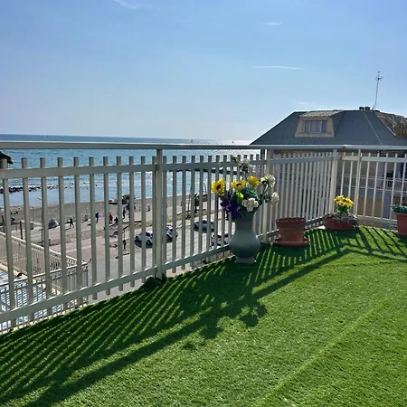Front Sea Luxury Apartment *