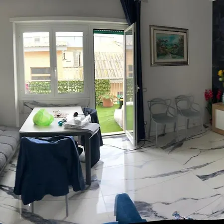 Apartment Front Sea Luxury Lido di Ostia